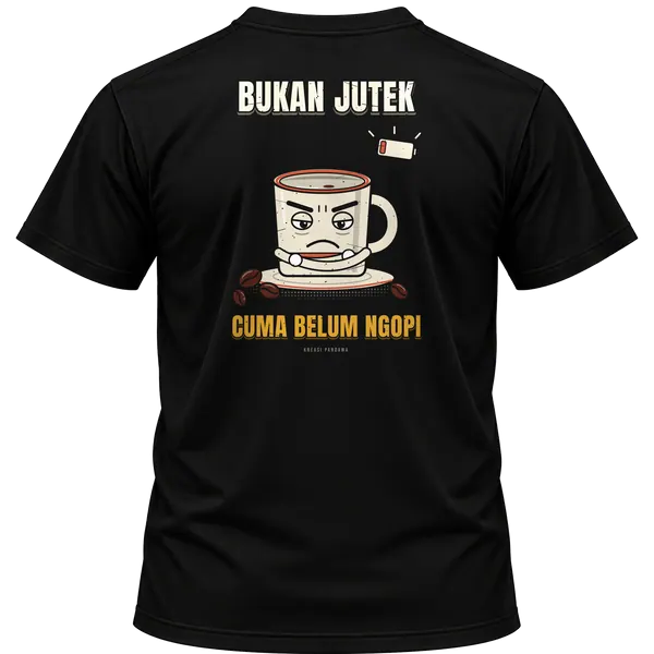 Mockup kaos hitam Kreasi Pandawa tampak belakang, sablon punggung: Bukan jutek, cuma belum ngopi