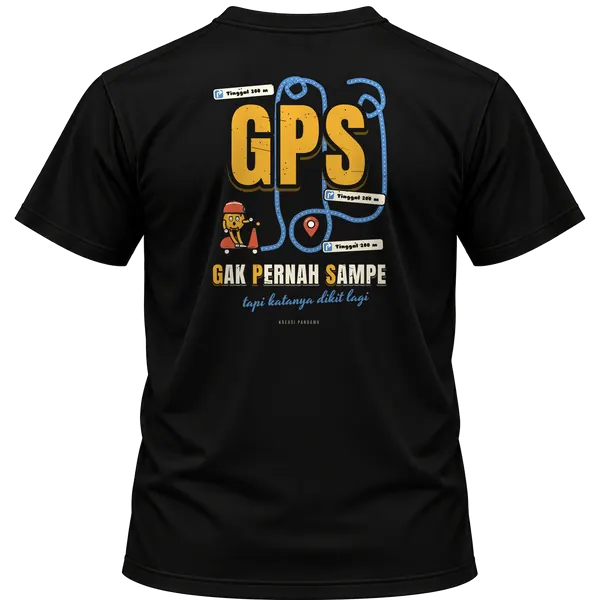 Mockup kaos hitam Kreasi Pandawa tampak belakang, sablon punggung: GPS: Gak Pernah Sampe, tapi katanya dikit lagi
