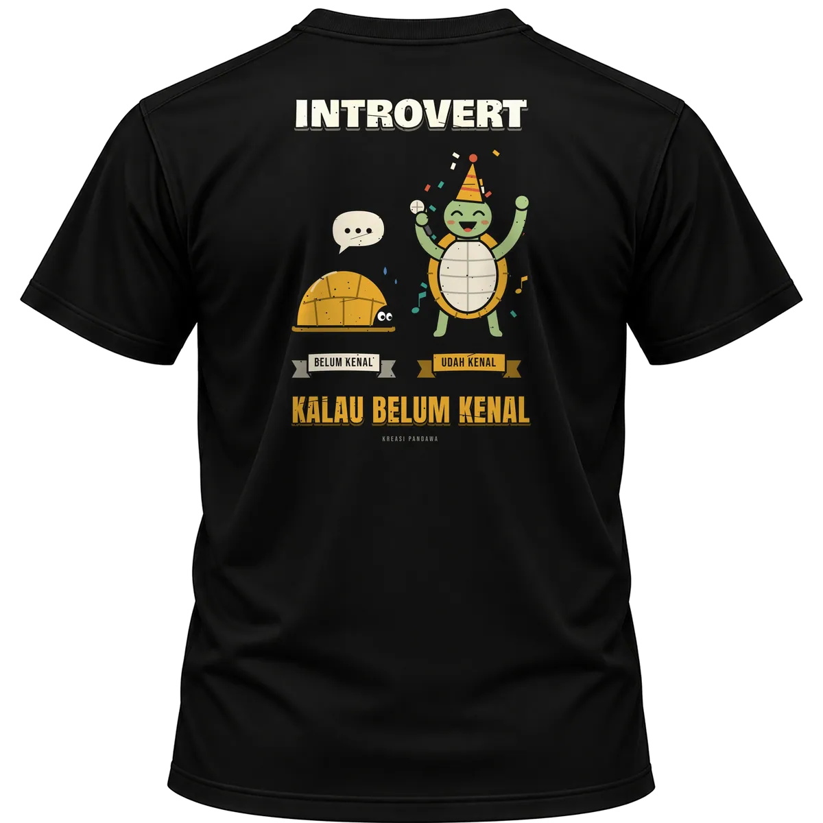 Mockup kaos hitam Kreasi Pandawa tampak belakang, sablon punggung: Introvert kalau belum kenal