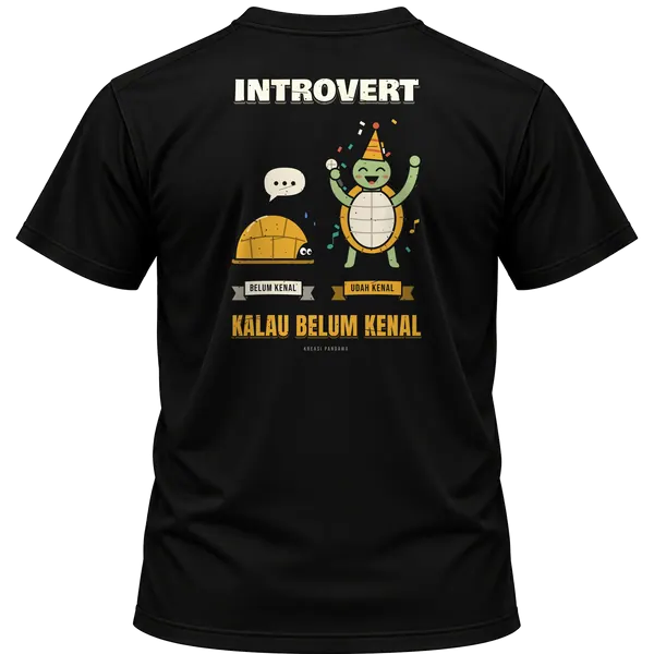 Mockup kaos hitam Kreasi Pandawa tampak belakang, sablon punggung: Introvert kalau belum kenal