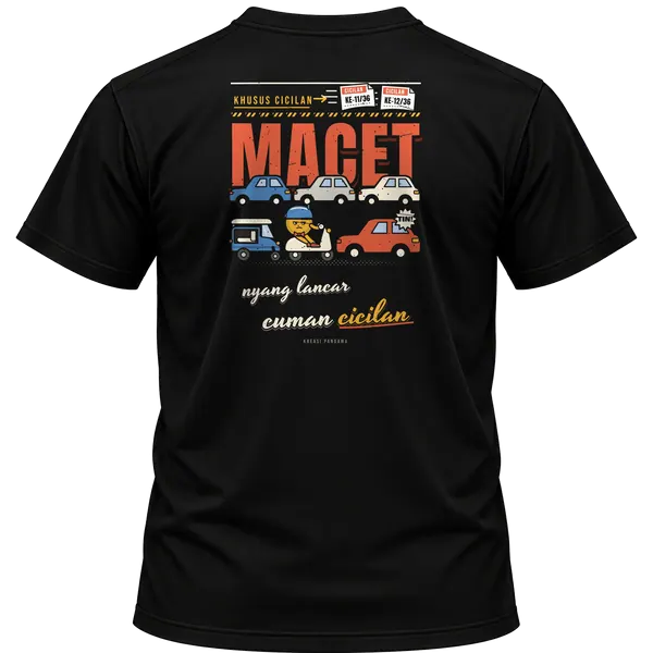 Mockup kaos hitam Kreasi Pandawa tampak belakang, sablon punggung: Macet, nyang lancar cuman cicilan