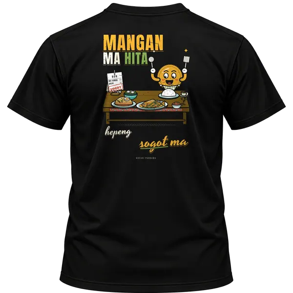 Mockup kaos hitam Kreasi Pandawa tampak belakang, sablon punggung: Mangan ma hita, hepeng sogot ma