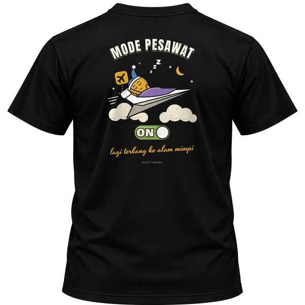 Mockup kaos hitam Kreasi Pandawa tampak belakang, sablon punggung: Mode pesawat on, lagi terbang ke alam mimpi