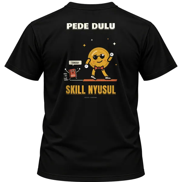 Mockup kaos hitam Kreasi Pandawa tampak belakang, sablon punggung: Pede dulu, skill nyusul