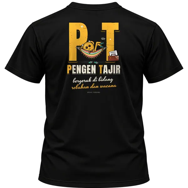 Mockup kaos hitam Kreasi Pandawa tampak belakang, sablon punggung: PT: Pengen Tajir, bergerak di bidang rebahan dan wacana