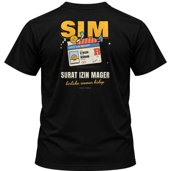 Mockup kaos hitam Kreasi Pandawa tampak belakang, sablon punggung: SIM: Surat Izin Mager, berlaku seumur hidup